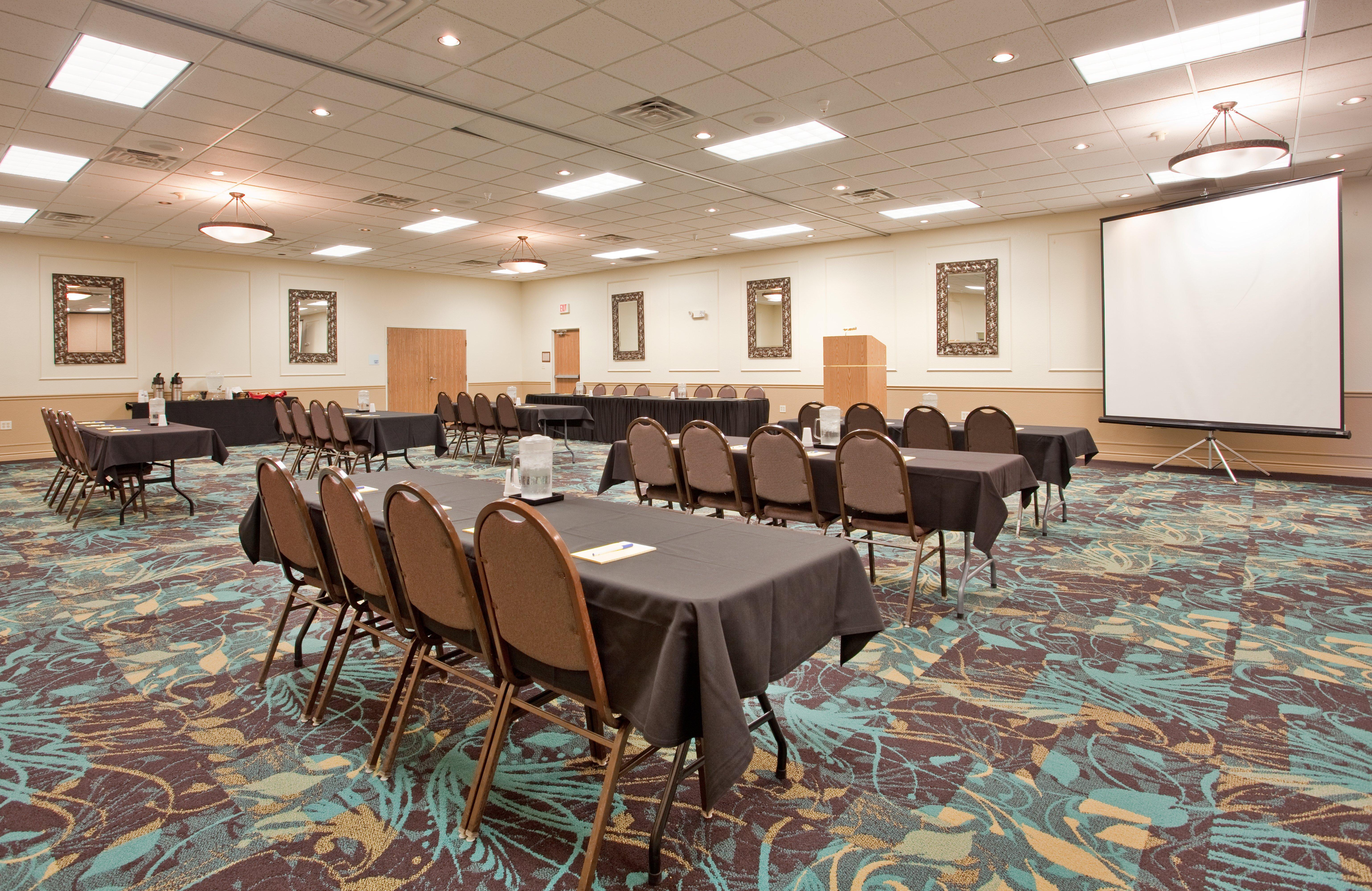 Holiday Inn Express Hotel & Suites Beatrice By Ihg Buitenkant foto