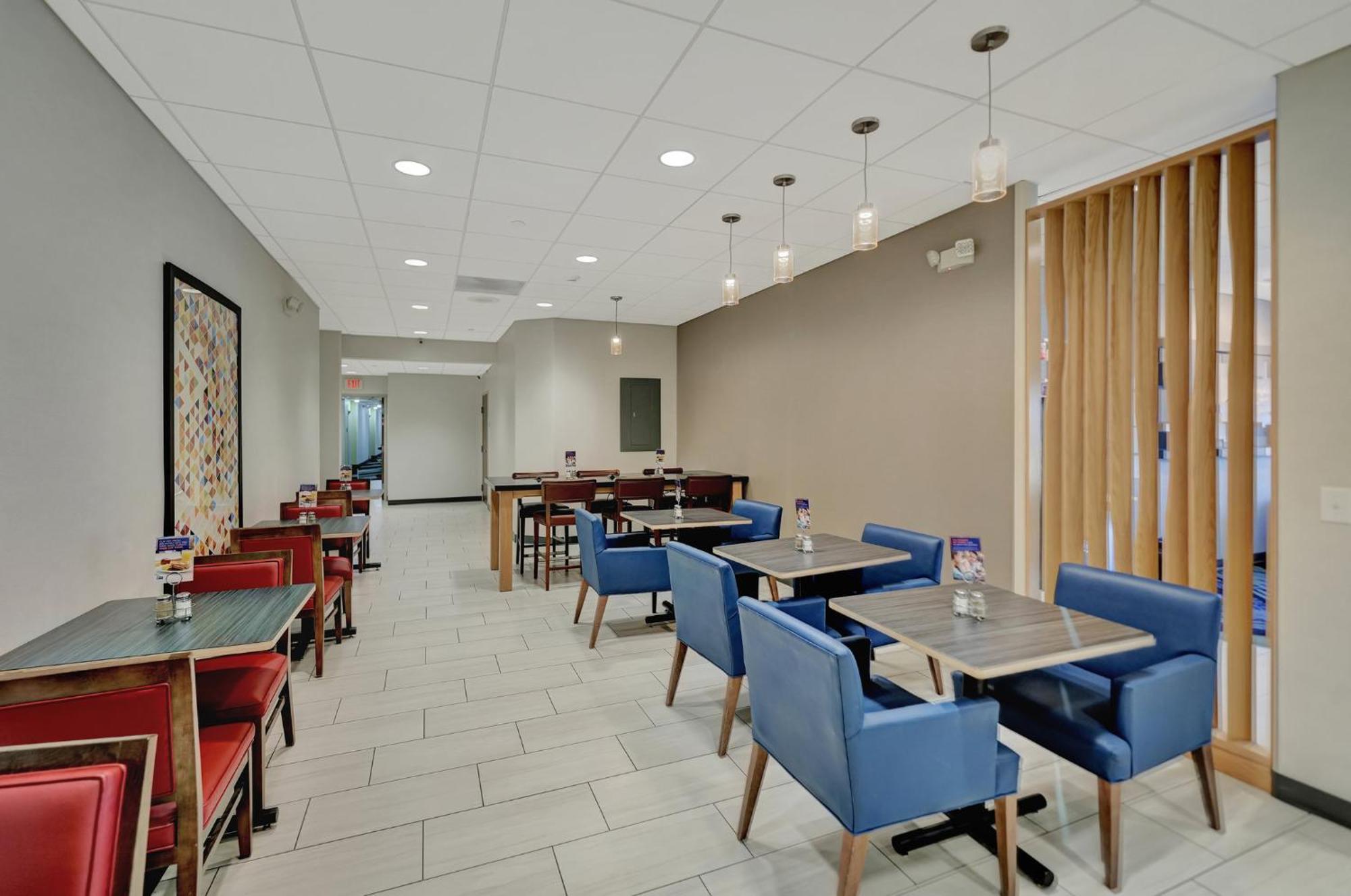 Holiday Inn Express Hotel & Suites Beatrice By Ihg Buitenkant foto
