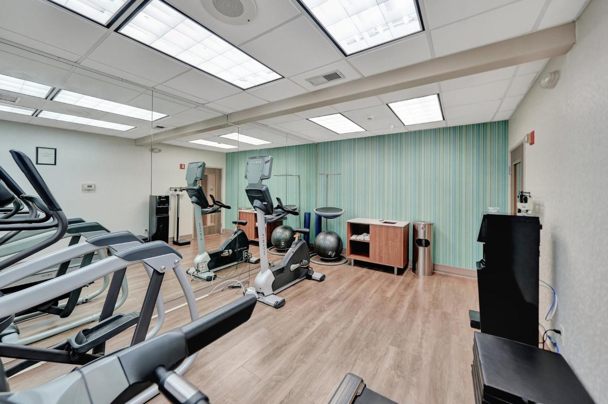 Holiday Inn Express Hotel & Suites Beatrice By Ihg Buitenkant foto