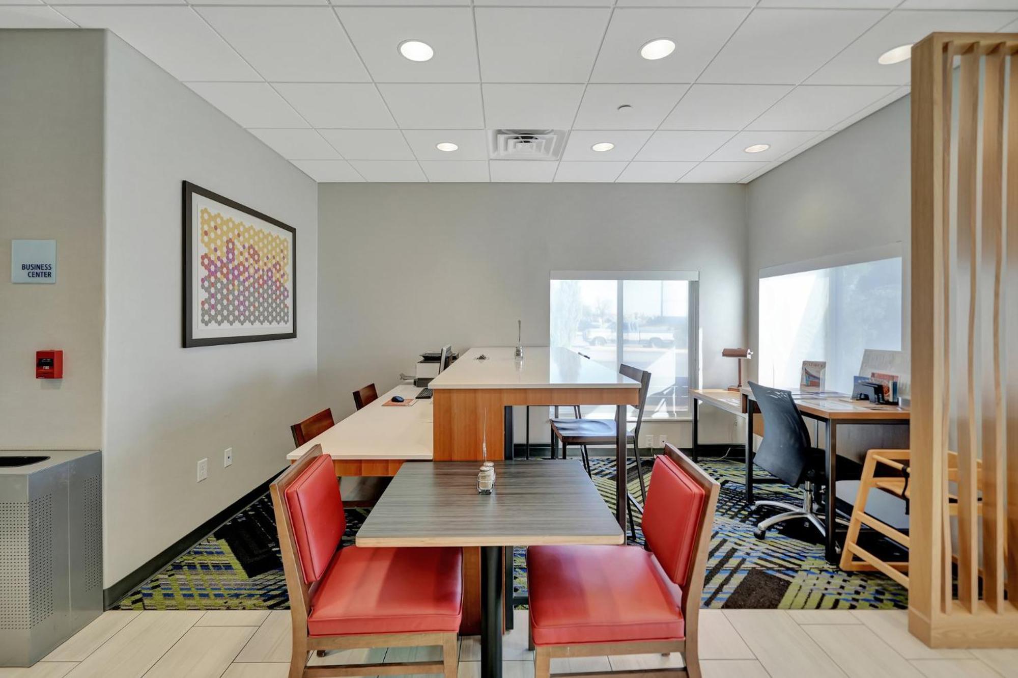 Holiday Inn Express Hotel & Suites Beatrice By Ihg Buitenkant foto