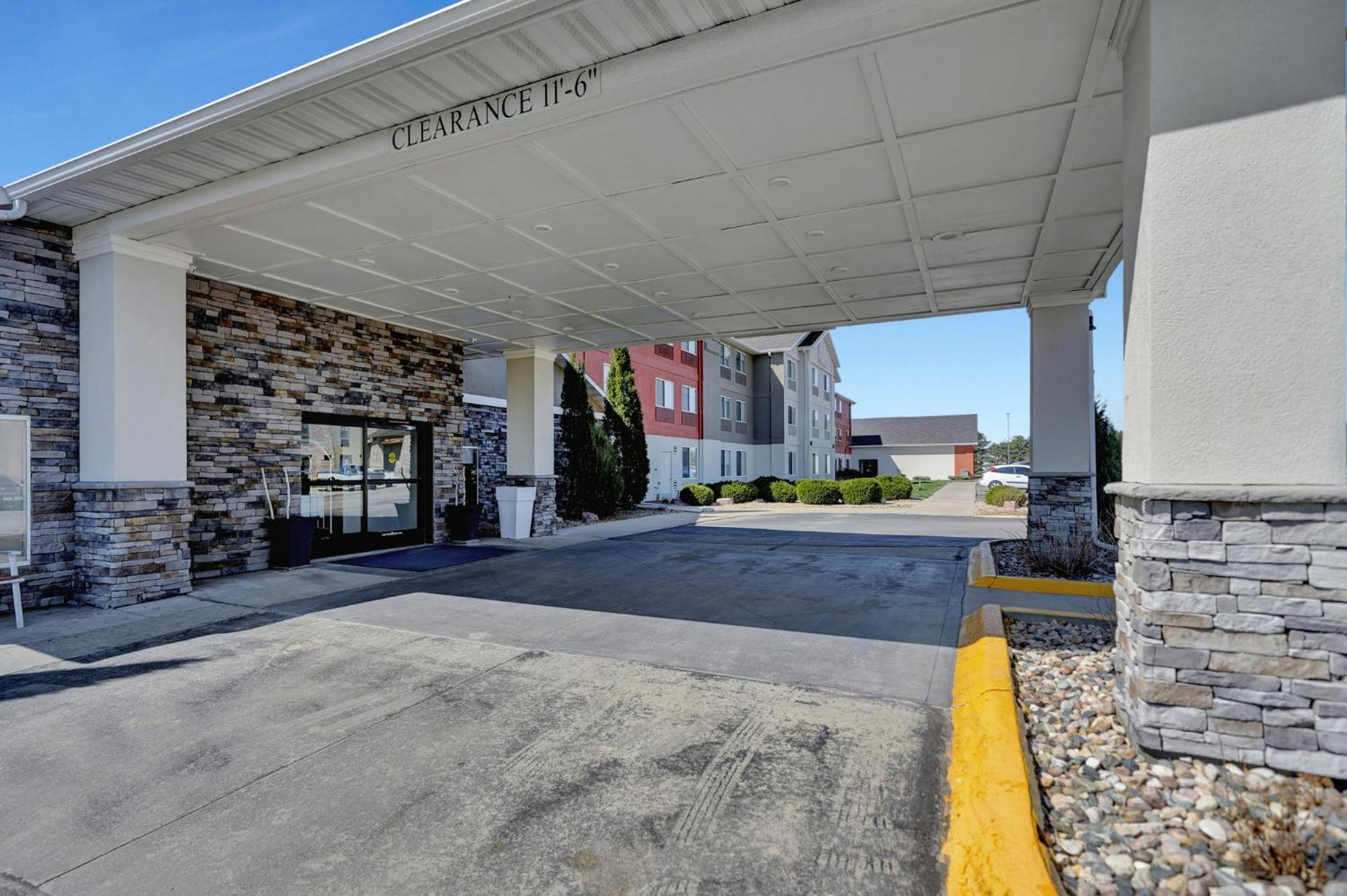 Holiday Inn Express Hotel & Suites Beatrice By Ihg Buitenkant foto