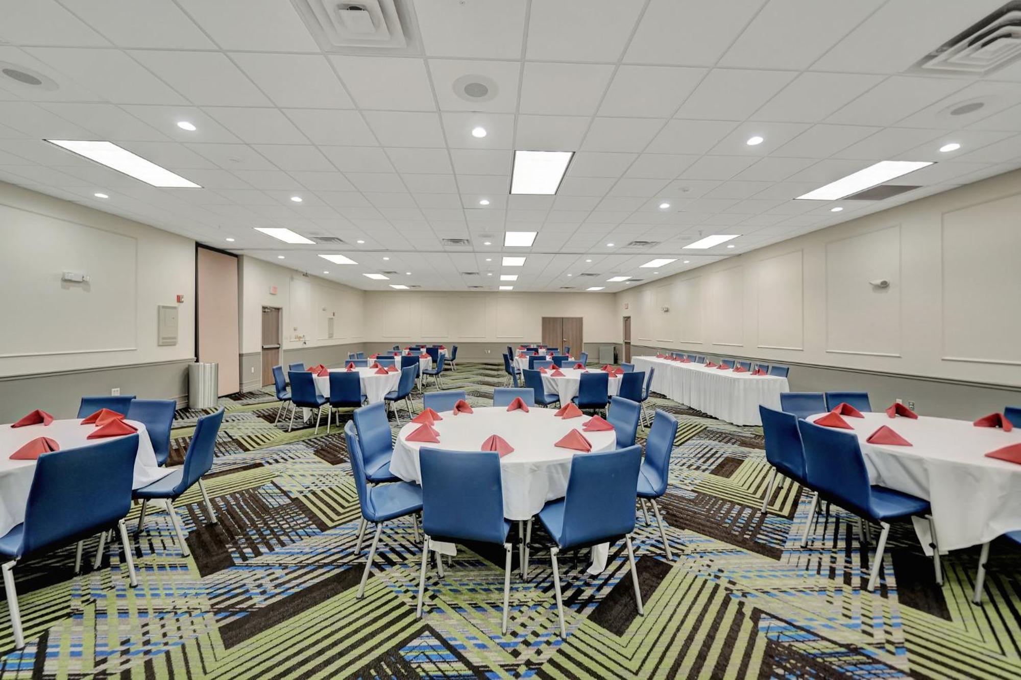 Holiday Inn Express Hotel & Suites Beatrice By Ihg Buitenkant foto