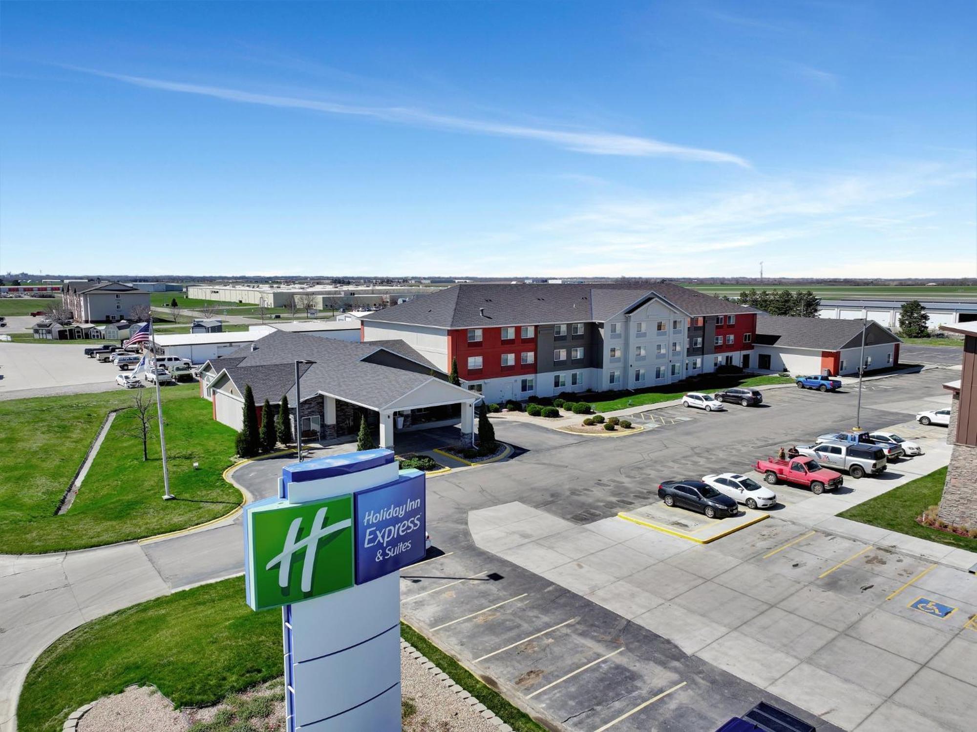 Holiday Inn Express Hotel & Suites Beatrice By Ihg Buitenkant foto